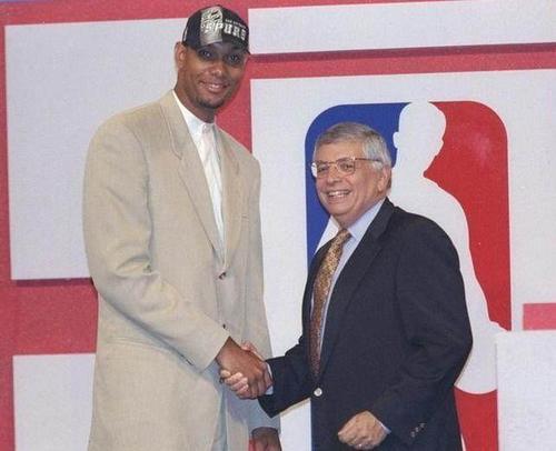 后隐藏着深 后隐藏着深